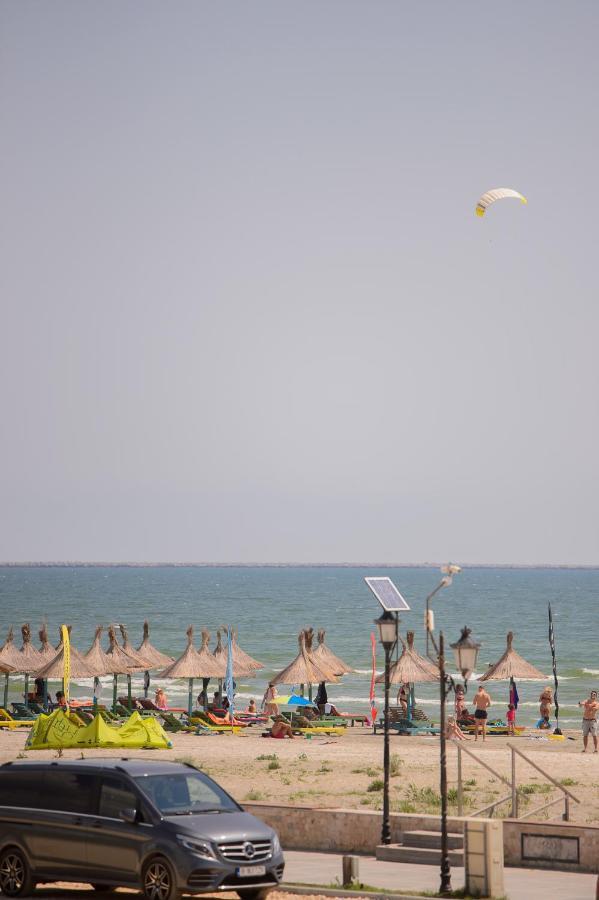 Apartment Summerland Mamaia Exterior photo